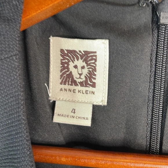 ANNE KLEIN Dainty Dress Black White Lace Appliqué Sheath Midi Cap Sleeves Size 4 - Picture 7 of 11